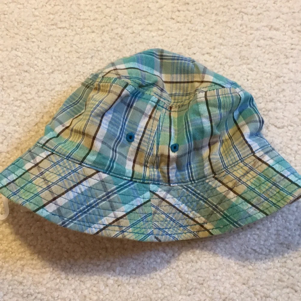 Tommy Hilfiger reversible brimmed